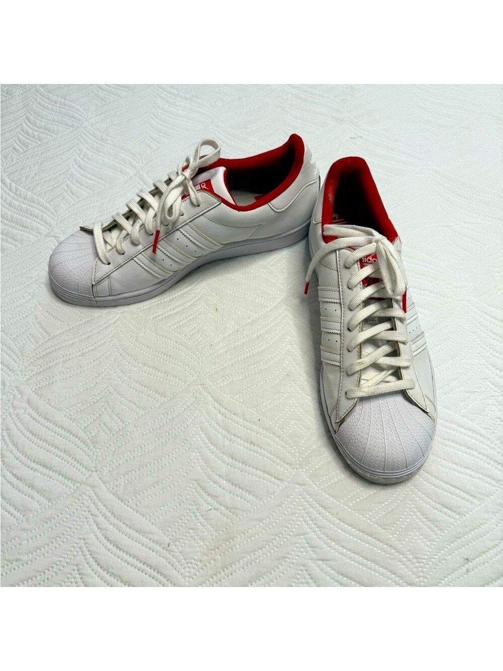 Adidas Original Superstar men’s White Leather Low Top Sneakers. Size 12